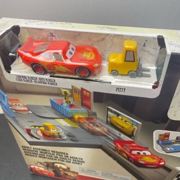 Disney Pixar Cars On The Road Dinoco Rusteze Racing Center Mcqueen & Pitty - Picture 6 of 10